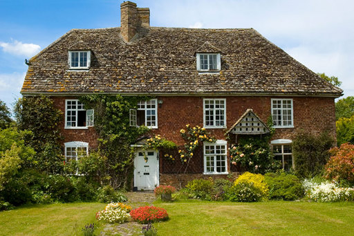 Country-home-with-garden